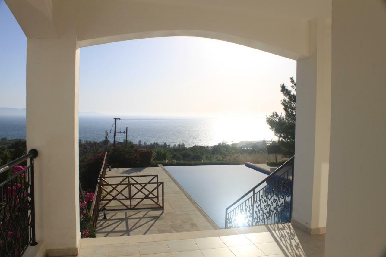 Martika Luxury Villa Agia Marina  Dış mekan fotoğraf