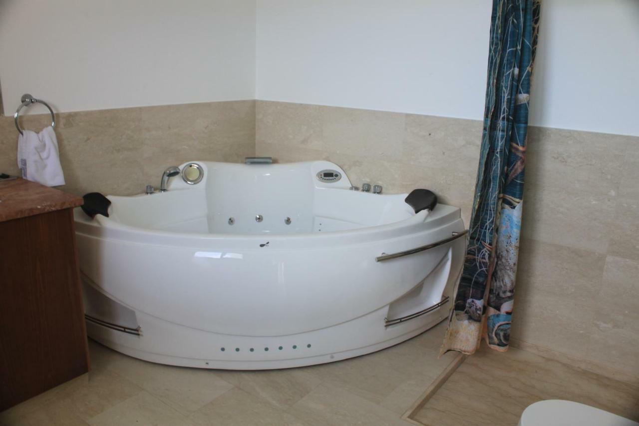 Martika Luxury Villa Agia Marina  Dış mekan fotoğraf